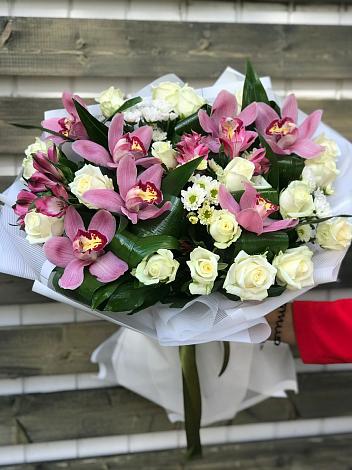 Букет цветов из: Розы и Хризантемы в Мескер-Юрте