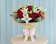 Букет цветов из:  Лилии и Розы в Мескер-Юрте