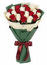 Букет Микс из красных и белых роз в Мескер-Юрте
