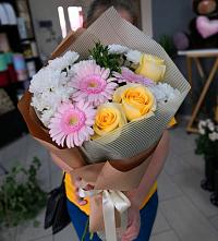 Букет цветов из:  Герберы, Розы и Хризантемы в Мескер-Юрте