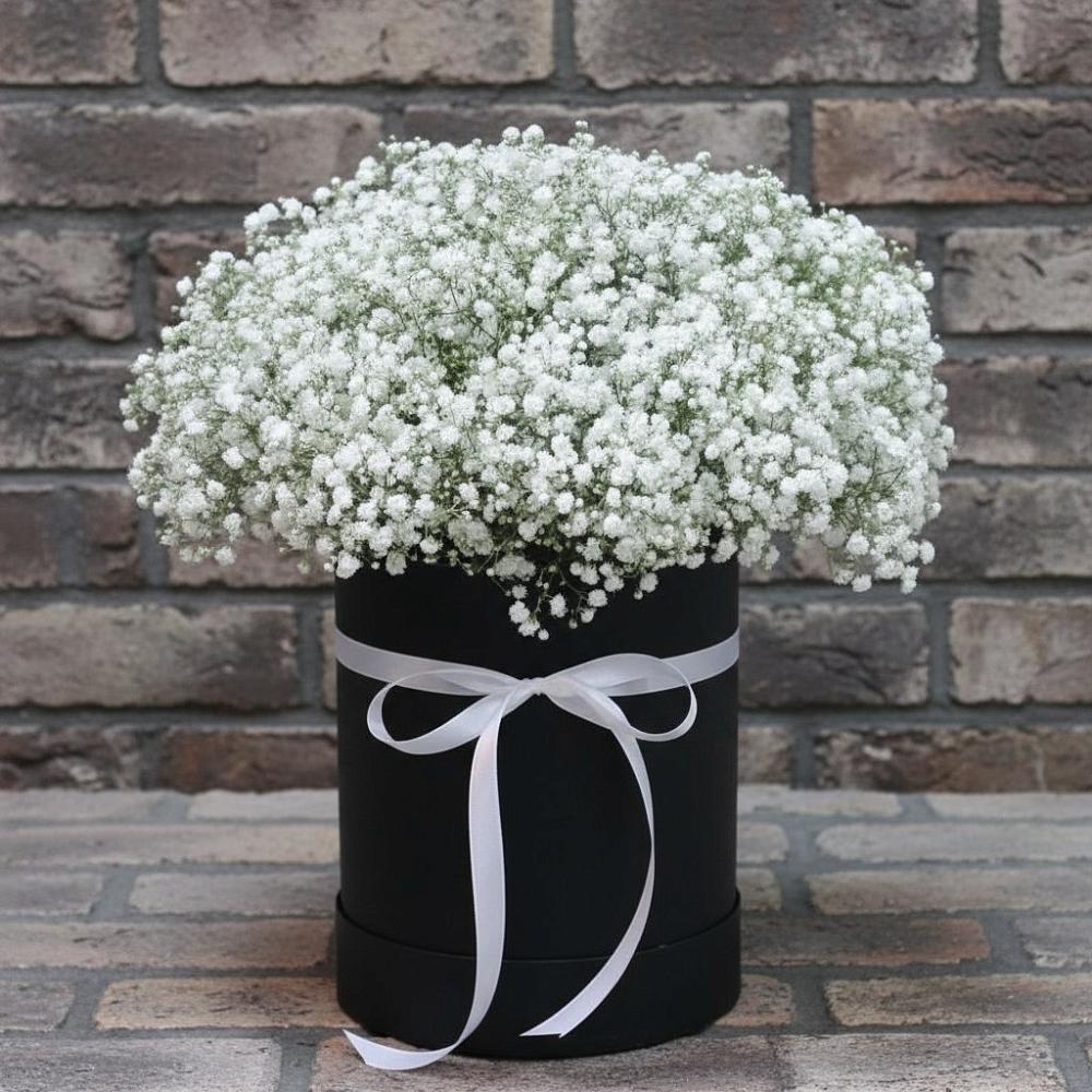 Цветочная композиция из Гипсофила в шляпной коробке в Мескер-Юрте