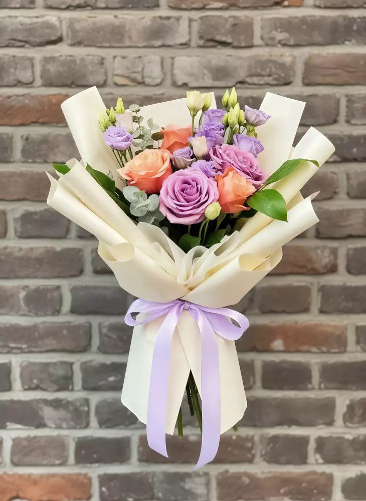 Букет цветов из: Лизиантусы и Розы в Мескер-Юрте