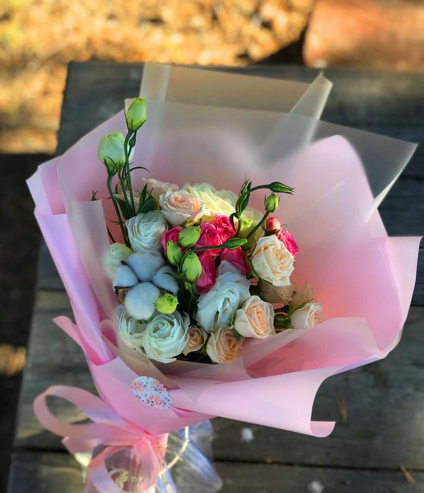 Букет цветов из: Розы и Лизиантусы в Мескер-Юрте