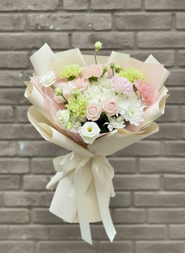 Букет цветов из: Гвоздики, Розы, Лизиантусы и Хризантемы в Мескер-Юрте