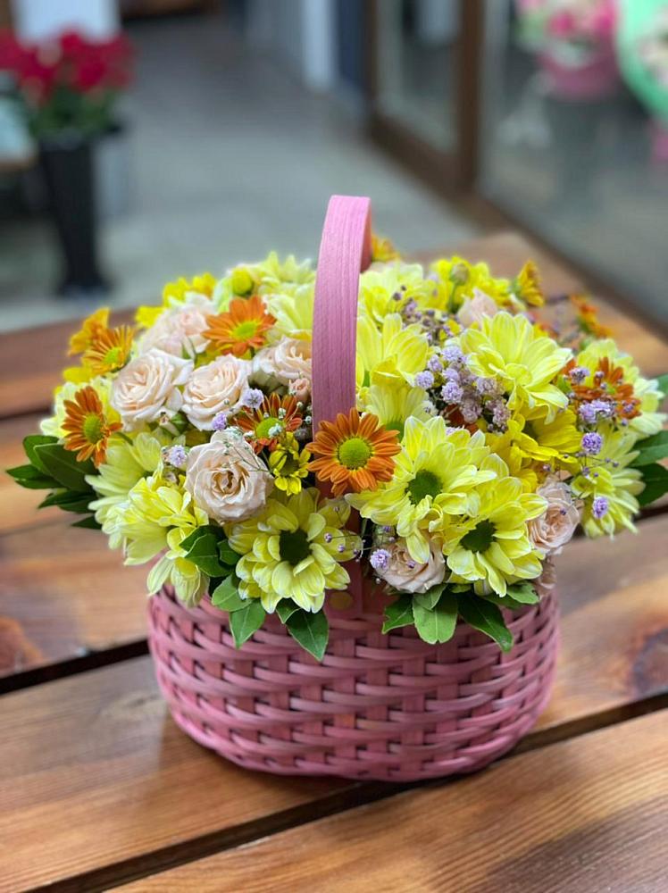 Цветочная композиция из Хризантемы и Розы в корзине в Мескер-Юрте