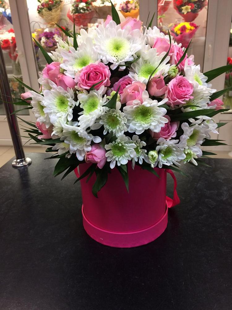 Цветочная композиция из Розы и Хризантемы в шляпной коробке в Мескер-Юрте