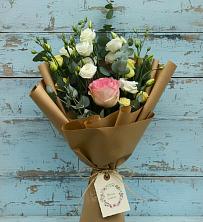 Букет цветов из:  Розы и Лизиантусы в Мескер-Юрте